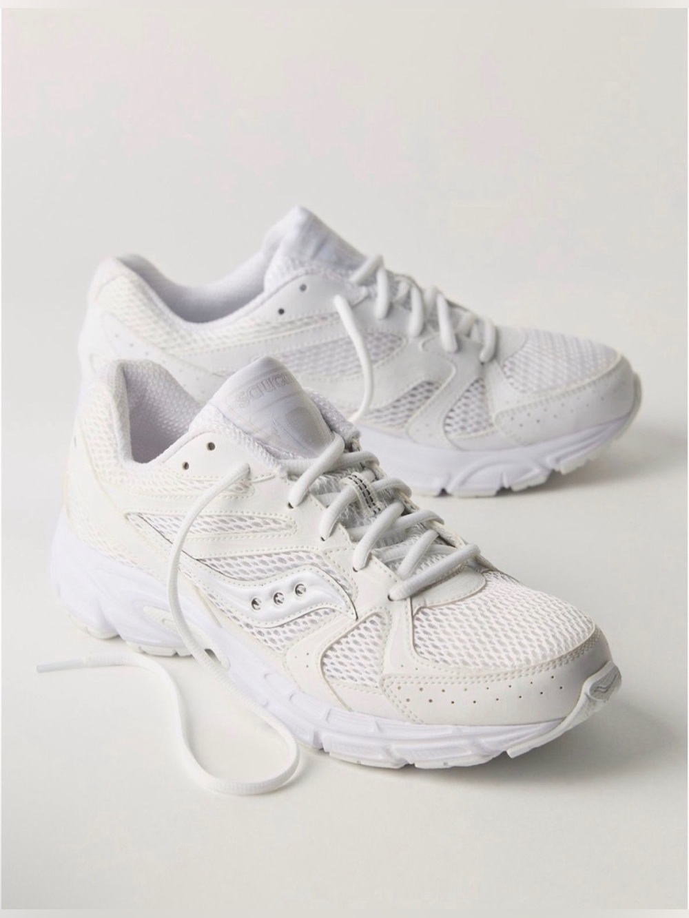 NWT New in Box Men’s All White Saucony
Ride Millennium Sneakers Men’s Size 9.5